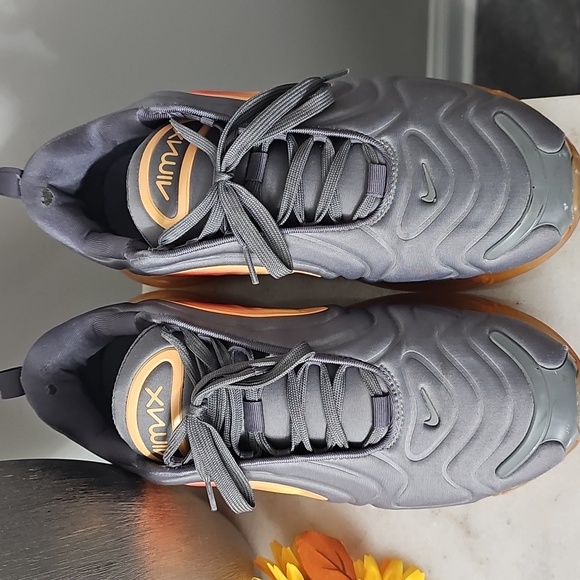 Nike Air Max 720 - Picture 2 of 8